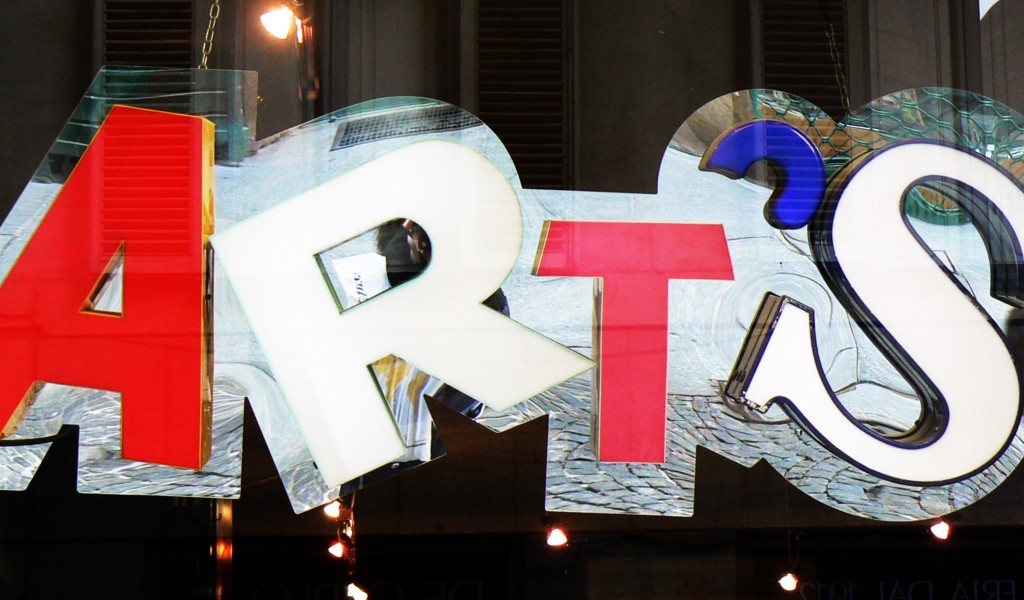 Turin art - a sign in a window with the word ARTS