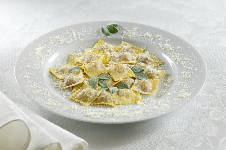 what to eat in turin includes an image of agnolotti pasta, a traditional pasta from Piedmont