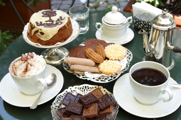 Merenda Reale, hot Chocolate, cookies and cake on a table