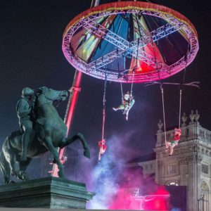 unique experience in turin with Cirko Vertigo performing live in Piazza Castello