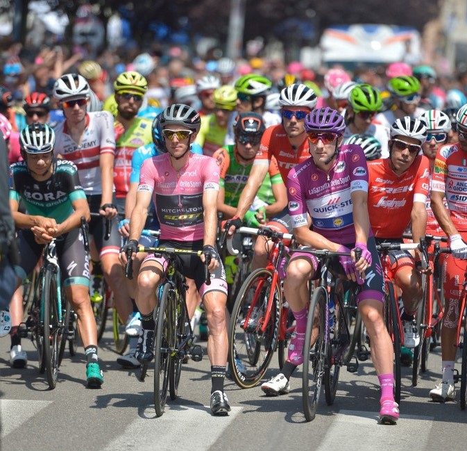 Giro d Italia group of cyclists on their bikes